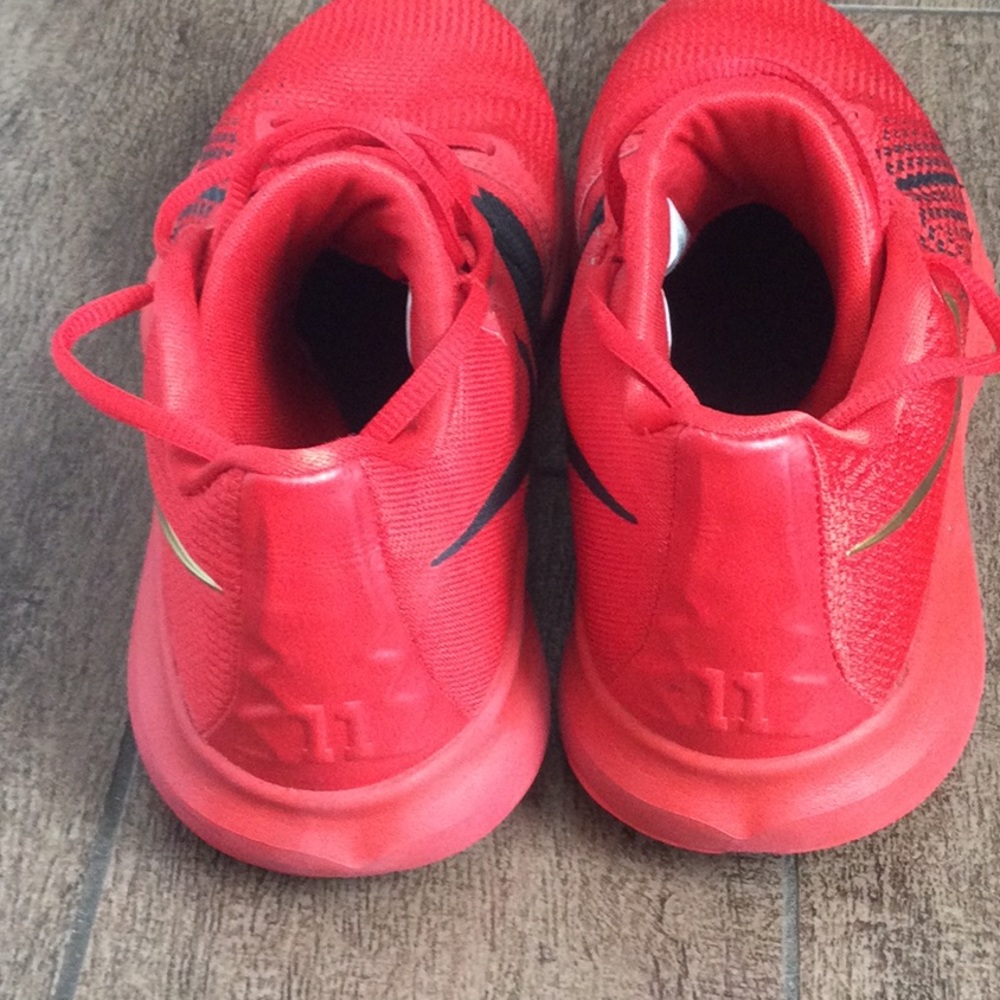 Basketball Shoes - Picture 3 of 7